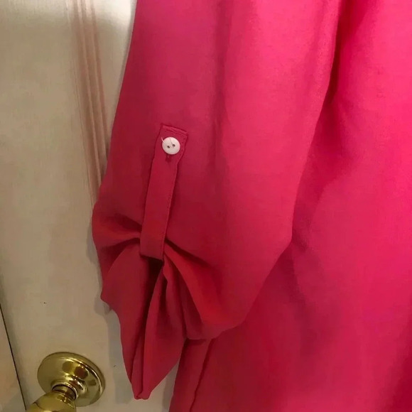 Beautiful pink top size medium - Picture 3 of 5